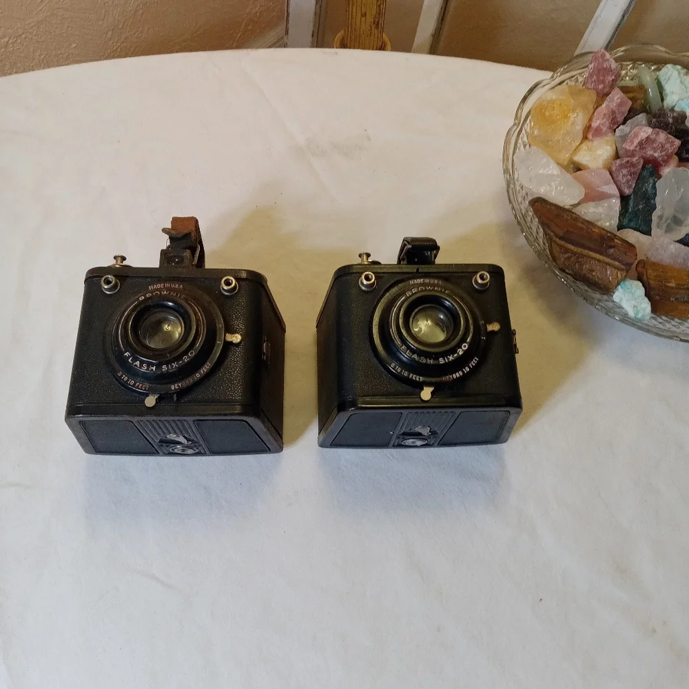 2 Vintage Kodak Photo Camera Flash Brownie Made In USA SIX 20 Untested SoldAsIs